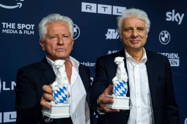 Ehrenpreisträger Miroslav Nemec und Udo Wachtveitl mit Panther Trophäe