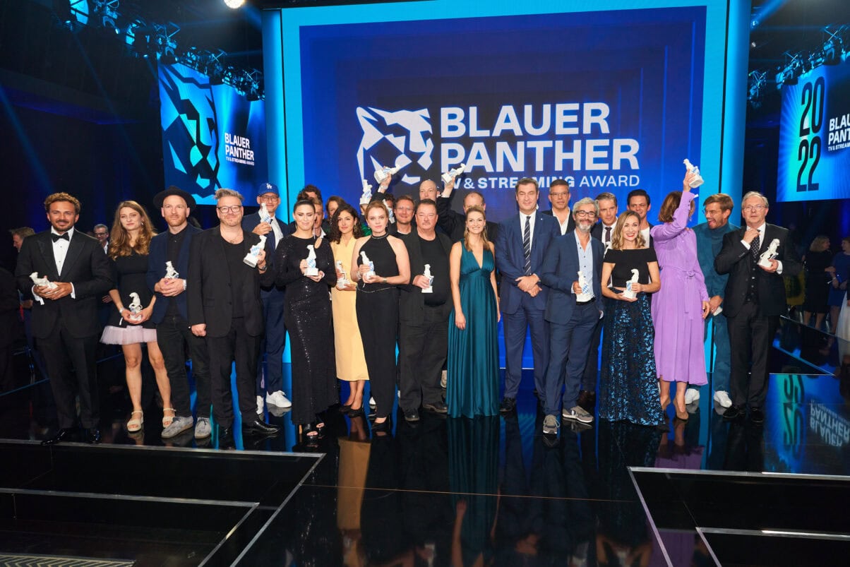 Shuttle-Vorfahrt Roter Teppich Markus Söder (Ministerpräsident), Judith Gerlach (Staatsministerin für Medien) und Preisträger, Blauer Panther - TV & Streaming Award 2022, BMW Welt, München, 19. Oktober 2022, Foto: Jens Hartmann für Medien.Bayern GmbH