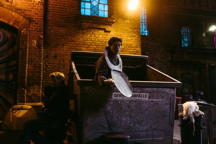 Emilio Sakraya kommt als Noah in „One Night Off“ an seine Grenzen (c) Amazon.com Inc. or its affiliates (c) Amazon.com Inc. or its affiliates Für beide nimmt der Abend eine unerwartete Wendung: Noah kommt an seine Grenzen... (c) Amazon.com Inc. or its affiliates