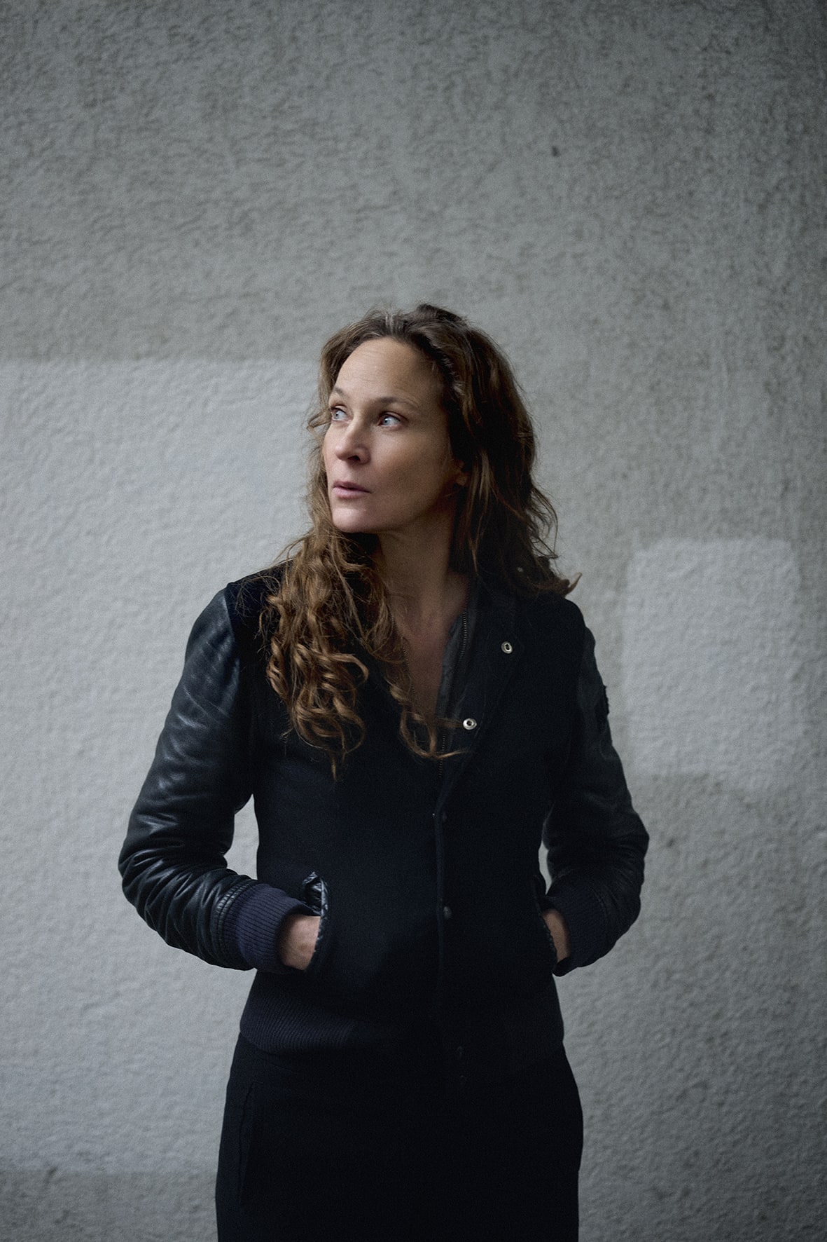 Jeanette Hain (c) Pascal Bünning Jeanette Hain kommt den Figuren, die sie spielt oft sehr nahe: „Ich glaube, das ist ähnlich, wie wenn man sich verliebt. Dann glaubt man auch ,dass dieser andere Mensch etwas in einem selbst wachküsst, das schon vorher da war.“ (c) Pascal Bünning