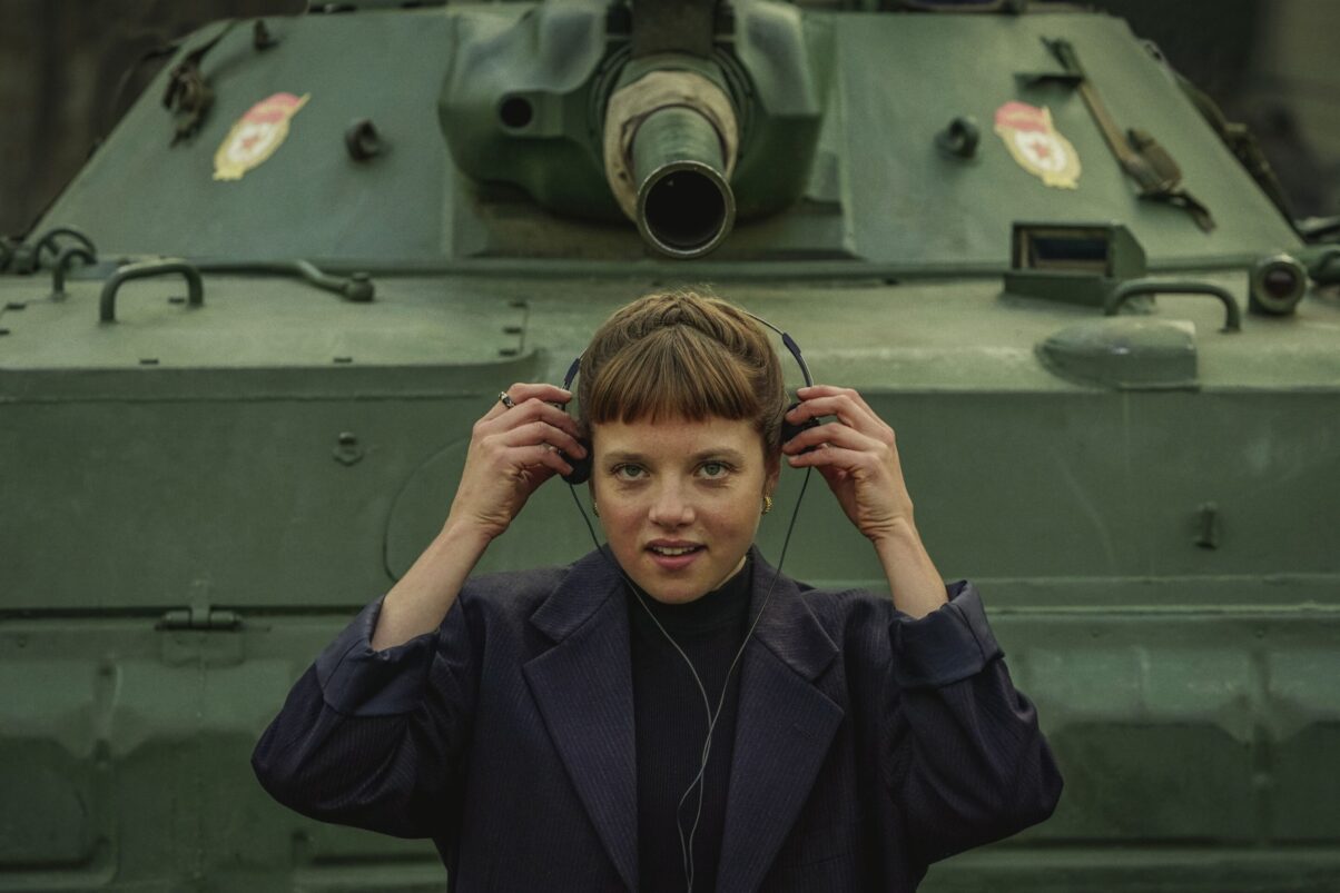 Stürzte sich mit Haut und Haar, wenn nicht gar Leib und Seele auf die vielschichtige und abgründige Titelrolle in „Kleo“: Jella Haase. (c) Netflix - Julia Terjung