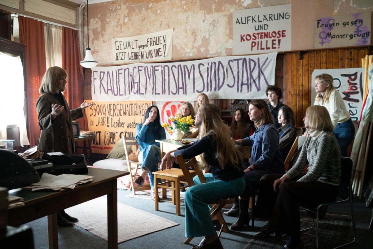 BP 23 Alice 5 (c) Das Erste Die Jury des Blauen Panthers ist sich einig: „Über Alice Schwarzer darf man geteilter Meinung sein – über Nina Gummichs herausragende schauspielerische Leistung nicht.“ (c) Das Erste