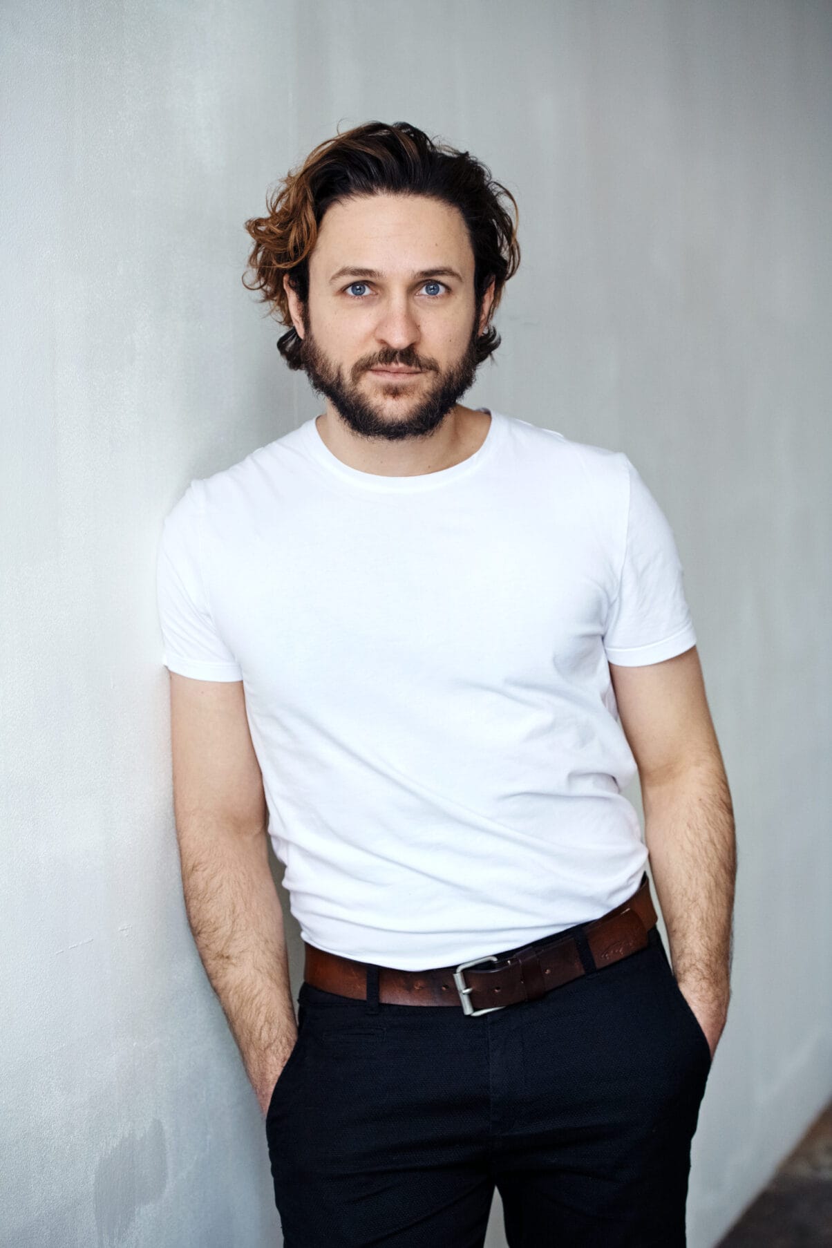 BP 23 - Dimitrij Schaad 02 (c) Jeanne Degraa Dimitrij Schaad fühlt sich als Schauspieler überall zuhause: auf der Theaterbühne, im Fernsehen oder auf der Kinoleinwand - und verstärkt auch beim Schreiben eigener Stoffe. (c) Jeanne Degraa