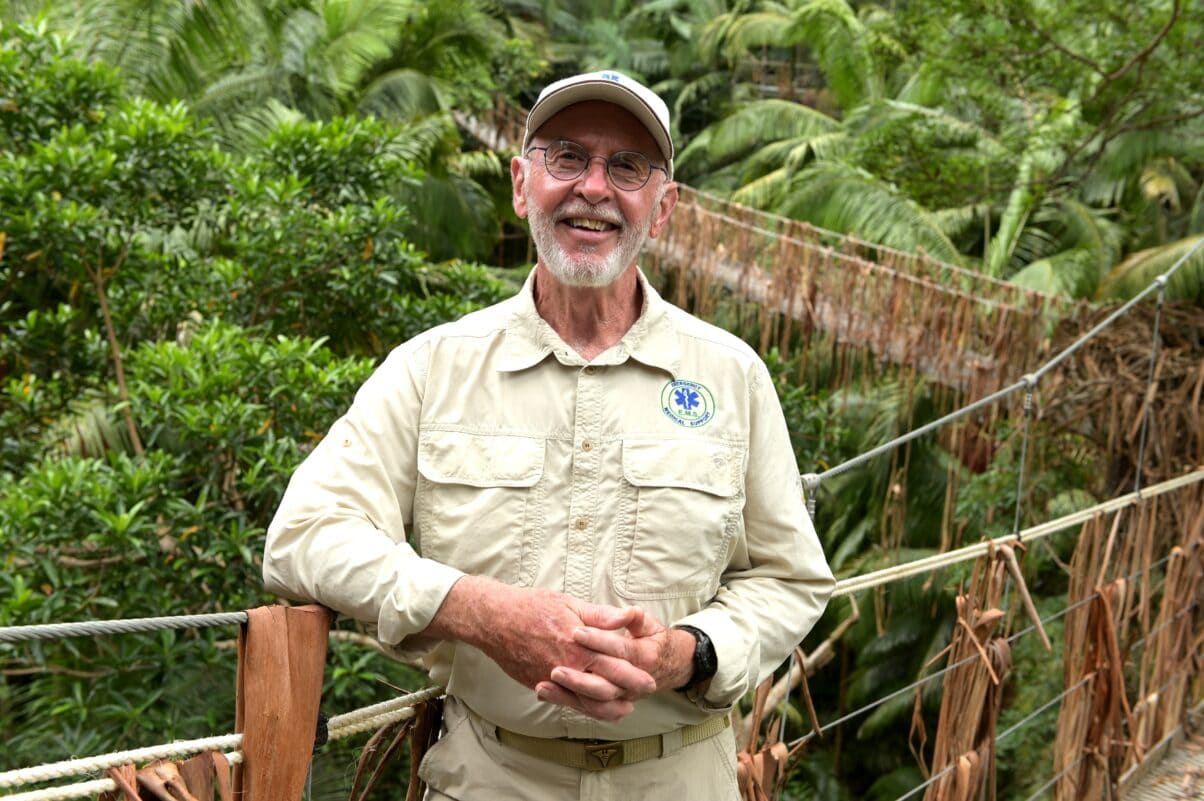 BP 23 Ich bin ein Star - Holt mich hier raus! 3 (c) RTL+ Dschungelkönig der Herzen: Dr. Bob begleitet die Kandidat:innen seit der ersten Sendung durch Ekelprüfungen und Ungeziefer. (c) RTL+