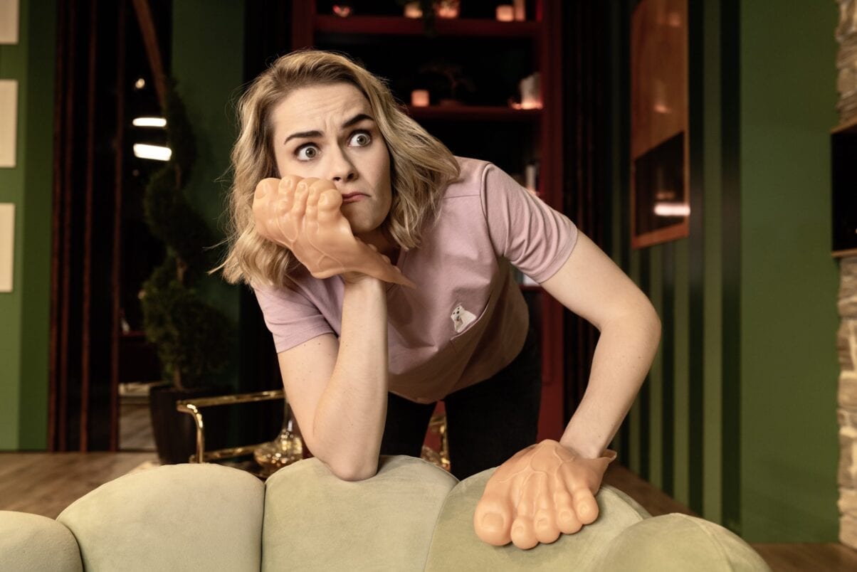 BP 23 LOL Last One Laughing 2 (c) Amazon Studios Macht in Staffel 4 bereits zum zweiten Mal ein langes Gesicht: Comedienne Hazel Brugger. (c) Amazon Studios