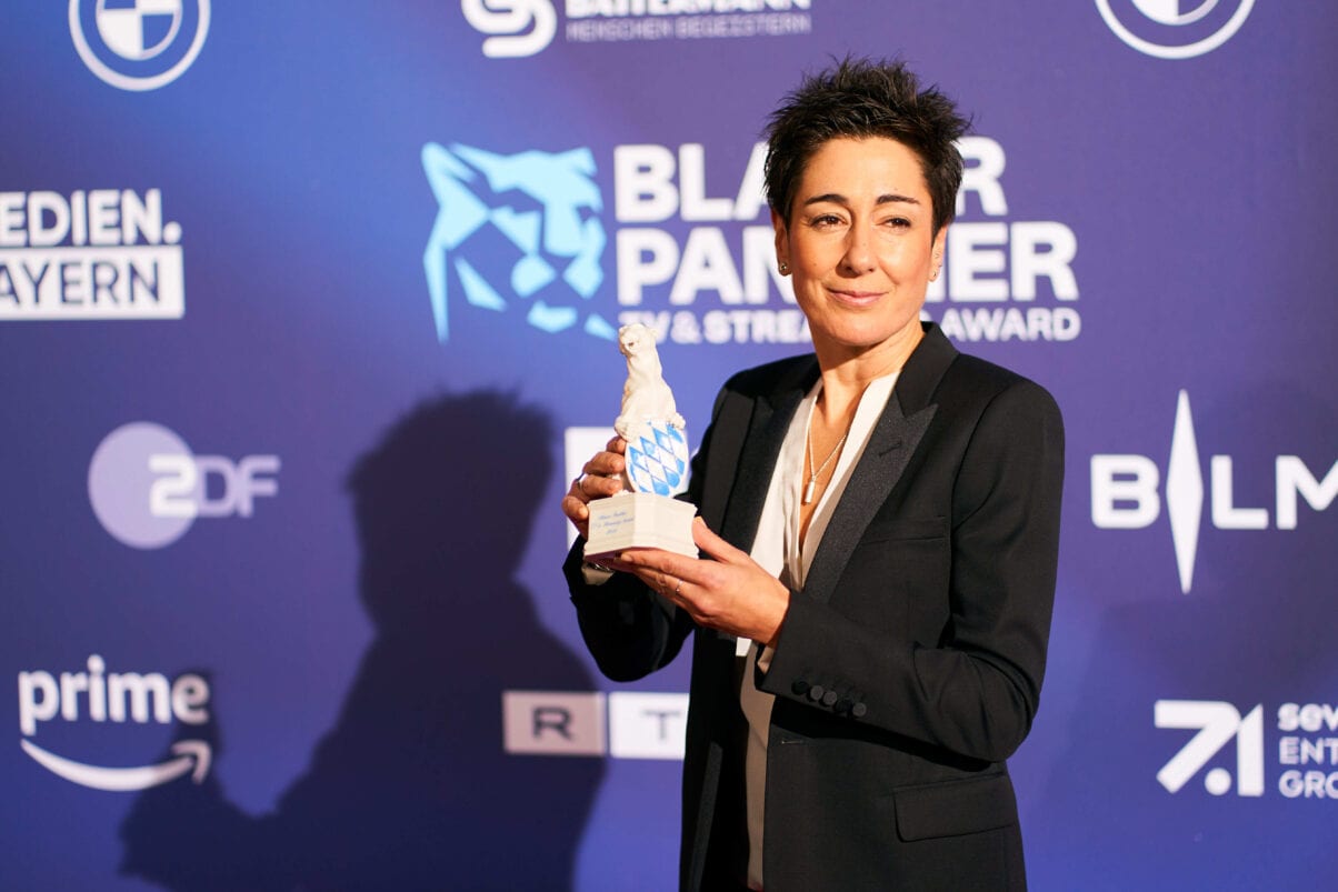 BP23-JH106416_(C)MedienBayern-JensHartmann Journalistin, Moderatorin und Ehrenpreisträgerin des Blauen Panthers 2023: Dunja Hayali. (c) Jennifer Frey