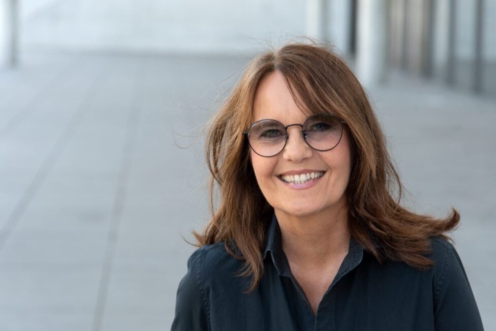 BP 23 - Caroline Link (c) Adrienne Meister Caroline Link hat mit ihrem Film „Irgendwo in Afrika“ im Jahr 2003 nicht nur einen Oscar gewonnen, sondern auch einen bedeutenden Meilenstein in der Geschichte des Kinos gesetzt. Im Herbst des vergangenen Jahres wagte sie sich erstmals in das Genre des Kurzformats und präsentierte die Serie „Safe“ auf ZDF Neo.