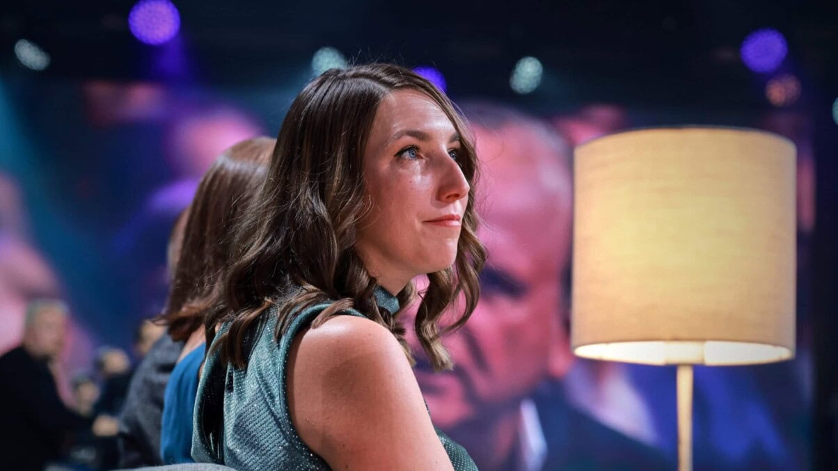 bp23_schweinberger_c_medien.bayern-johannes_simon-scaled Preisträgerin Julia Schweinberger bei der Preisverleihung des Blauen Panthers 2023. (c) Medien.Bayern / Johannes Simon