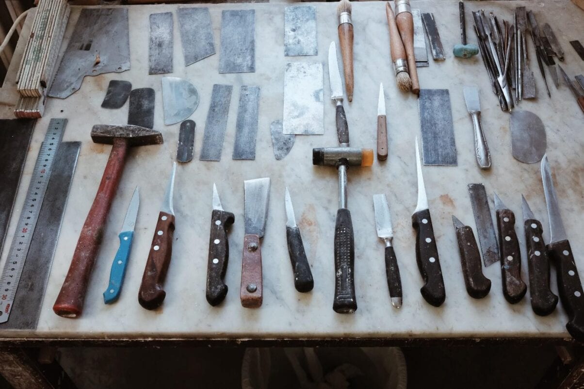 BP 23 - Werkzeug - (c) Manufaktur Nymphenburg Von der Form über den Schliff bis hin zur Glasur: In der Porzellan Manufaktur Nymphenburg ist alles handgemacht. (c) Manufaktur Nymphenburg