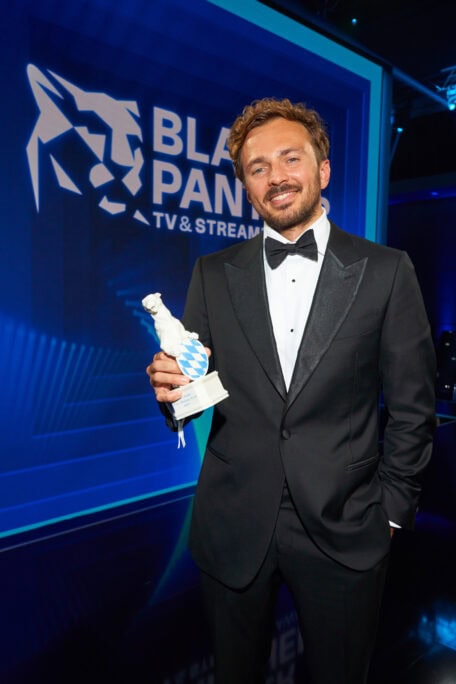 Shuttle-Vorfahrt Roter Teppich David Helmut (c )Jens Hartmann - Medien.Bayern GmbH