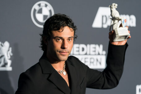 BP24-JH107640_(c)MedienBayern-JensHartmann Aaron Altaras Preisträger Kategorie Fiktion (c)MedienBayern-JensHartmann