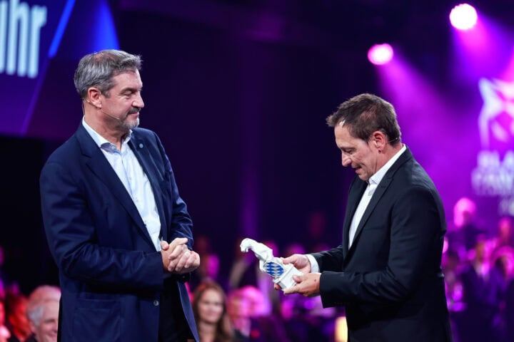 MUC/ München 23.10.2024 München: Blaue Panther 2024 - Show +++ Preisverleihung Markus Söder an Dieter Nuhr © Johannes Simon
