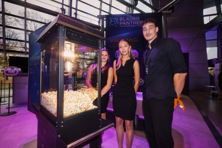 MUC/ München 22.10.2025 München: Blauer Panther 2025 - Mood - Blauer Teppich © Johannes Simon