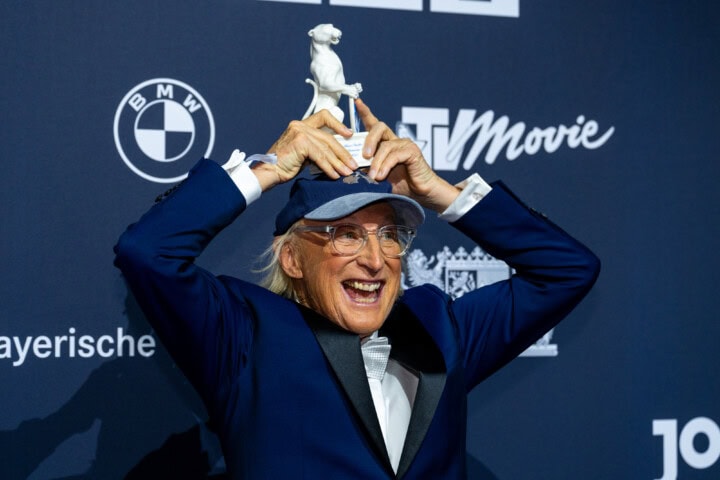 Otto Waalkes gewinnt den Blauen Panther 2025 in der Kategorie Information / Journalismus als Creative Producer der Dokumentation „Mein Name ist Otto“ (MoveMe GmbH im Auftrag von Prime Video).