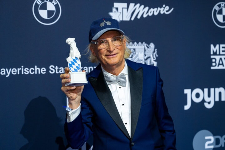 Otto Waalkes gewinnt den Blauen Panther 2025 in der Kategorie Information / Journalismus als Creative Producer der Dokumentation „Mein Name ist Otto“ (MoveMe GmbH im Auftrag von Prime Video).