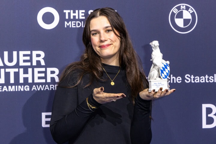 In der Kategorie Social Media wählten die Zuschauerinnen und Zuschauer noch bis kurz vor der Award-Show das „Beliebteste Orientierungsformat“. Das Voting gewann Tara-Louise Wittwer für „@wastarasagt“ (Instagram/TikTok).