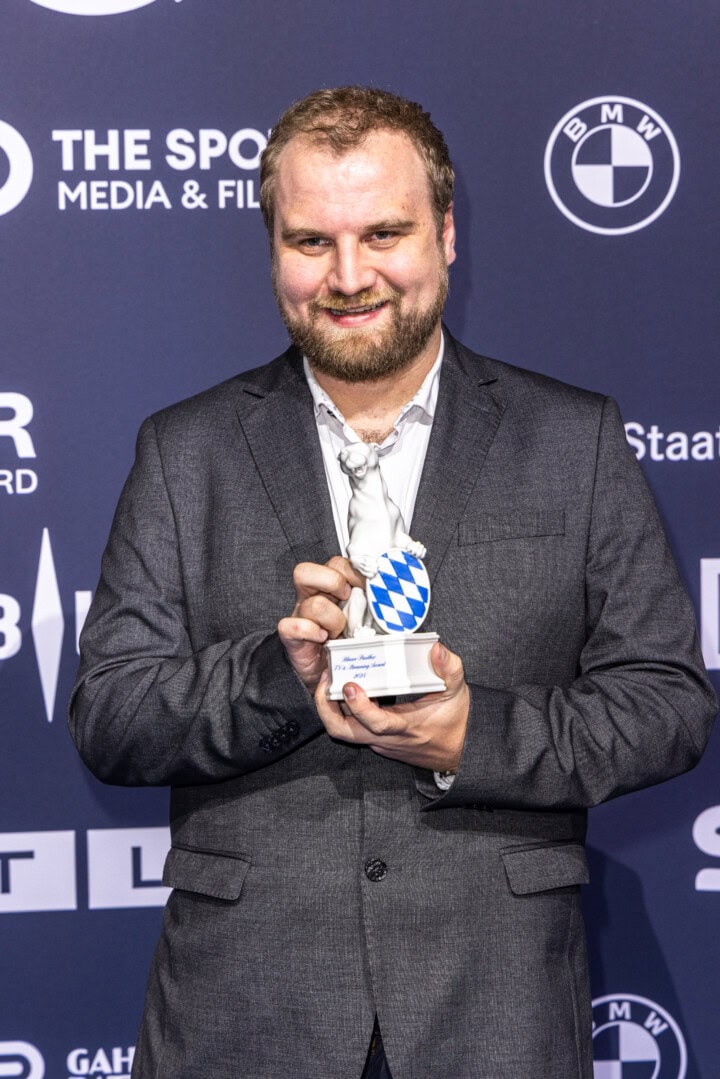 Marius Beck (Drehbuchautor, Creative Producer und Co-Produzent) erhält den mit 10.000 Euro dotierten Nachwuchspreis für die Comedy-Serie „Tschappel“ (Lax Entertainment, Apollonia Film für ZDFneo).