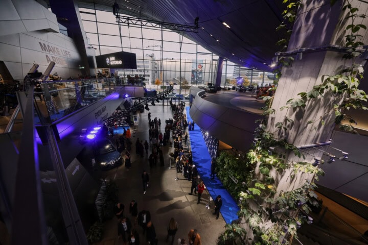 MUC/ München 22.10.2025 München: Blauer Panther 2025 - Mood - Blauer Teppich © Johannes Simon