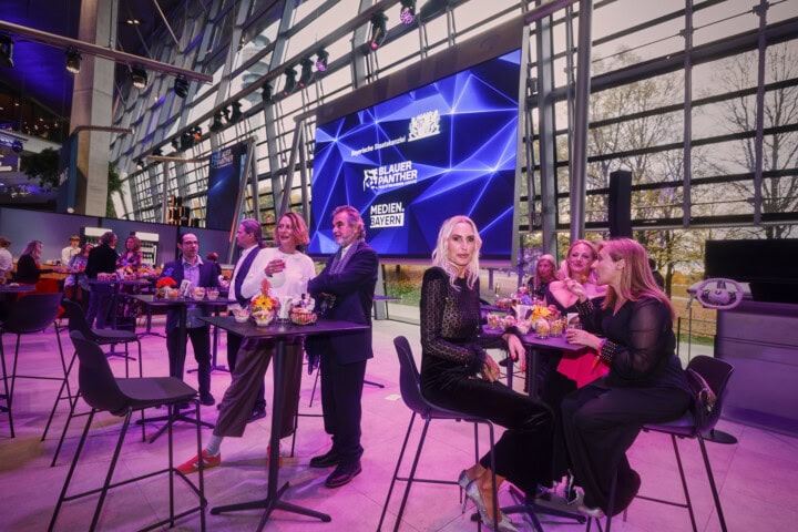 MUC/ München 22.10.2025 München: Blauer Panther 2025 - Mood - Blauer Teppich © Johannes Simon