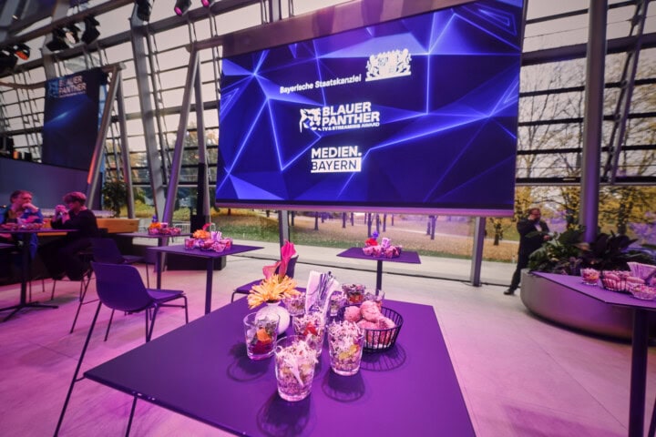 MUC/ München 22.10.2025 München: Blauer Panther 2025 - Mood - Blauer Teppich © Johannes Simon