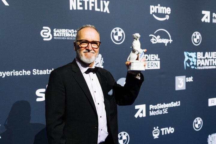 Andreas Bareiss erhält den „Blauer Panther – TV & Streaming Award“ 2026 für die „Beste Serie“ und die herausragende Leistung als Produzent von „Unfamiliar“ (Gaumont für Netflix).