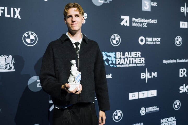 Der Publikumspreis „Beliebteste Social-Media-Persönlichkeit“ des „Blauer Panther – TV & Streaming Award“ 2026 geht an Marcant für die politische Aufklärungsarbeit, die direkten Begegnungen und die kritische Einordnung mit @vollmarcant.